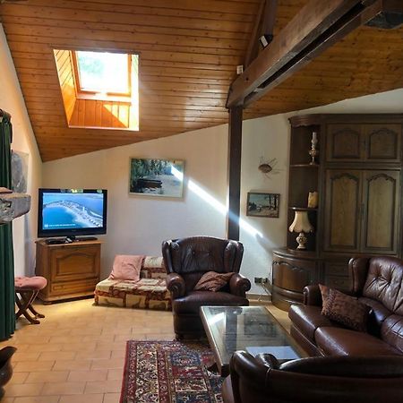 Maison/Gîte familial dans le Jura à 200m du lac avec piscine privée Marigny  Extérieur photo