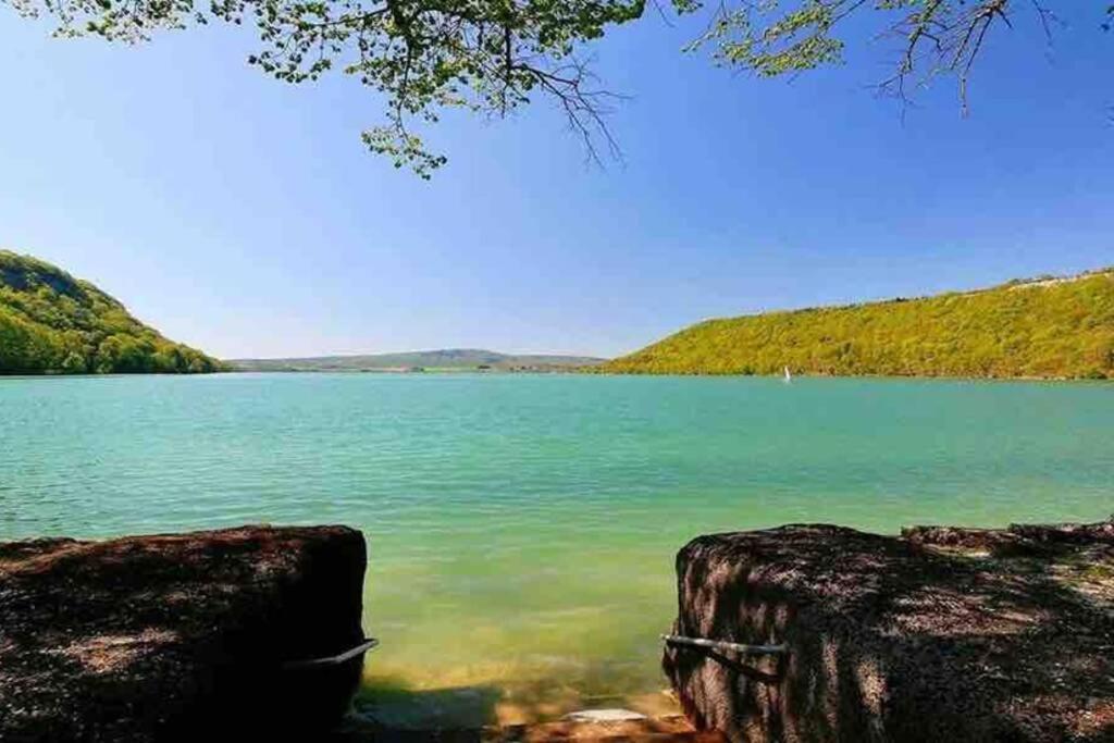 Maison/Gîte familial dans le Jura à 200m du lac avec piscine privée Marigny  Extérieur photo