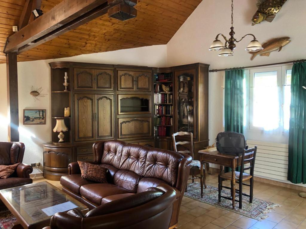 Maison/Gîte familial dans le Jura à 200m du lac avec piscine privée Marigny  Extérieur photo