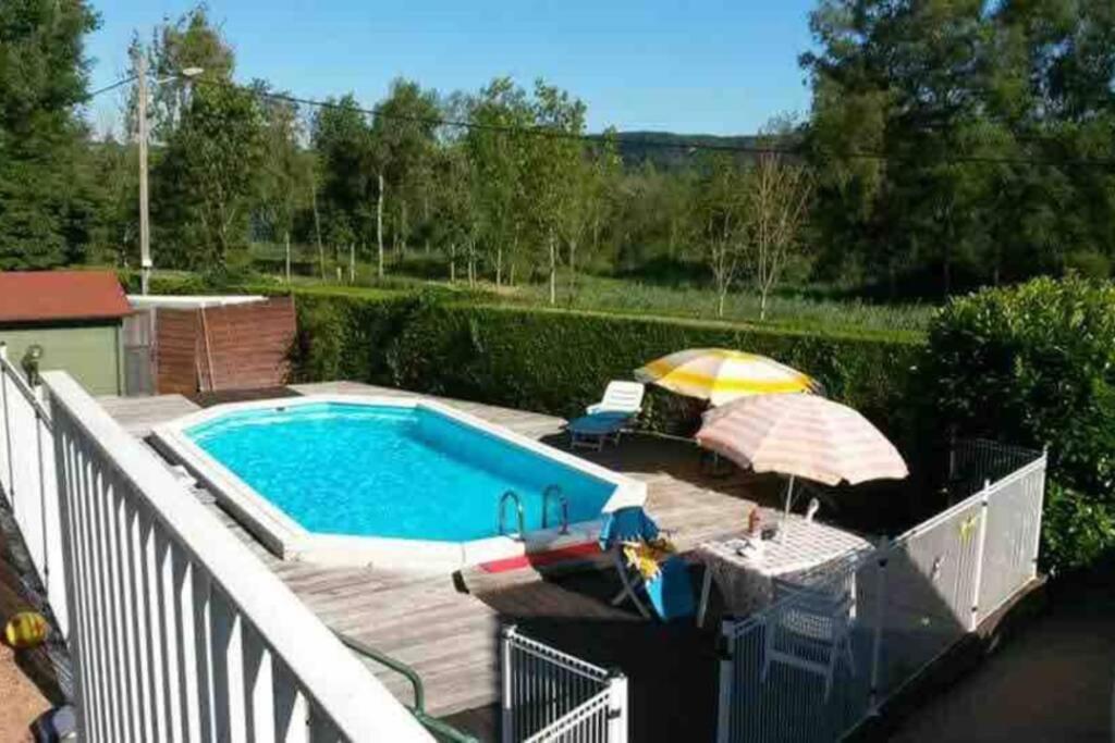Maison/Gîte familial dans le Jura à 200m du lac avec piscine privée Marigny  Extérieur photo