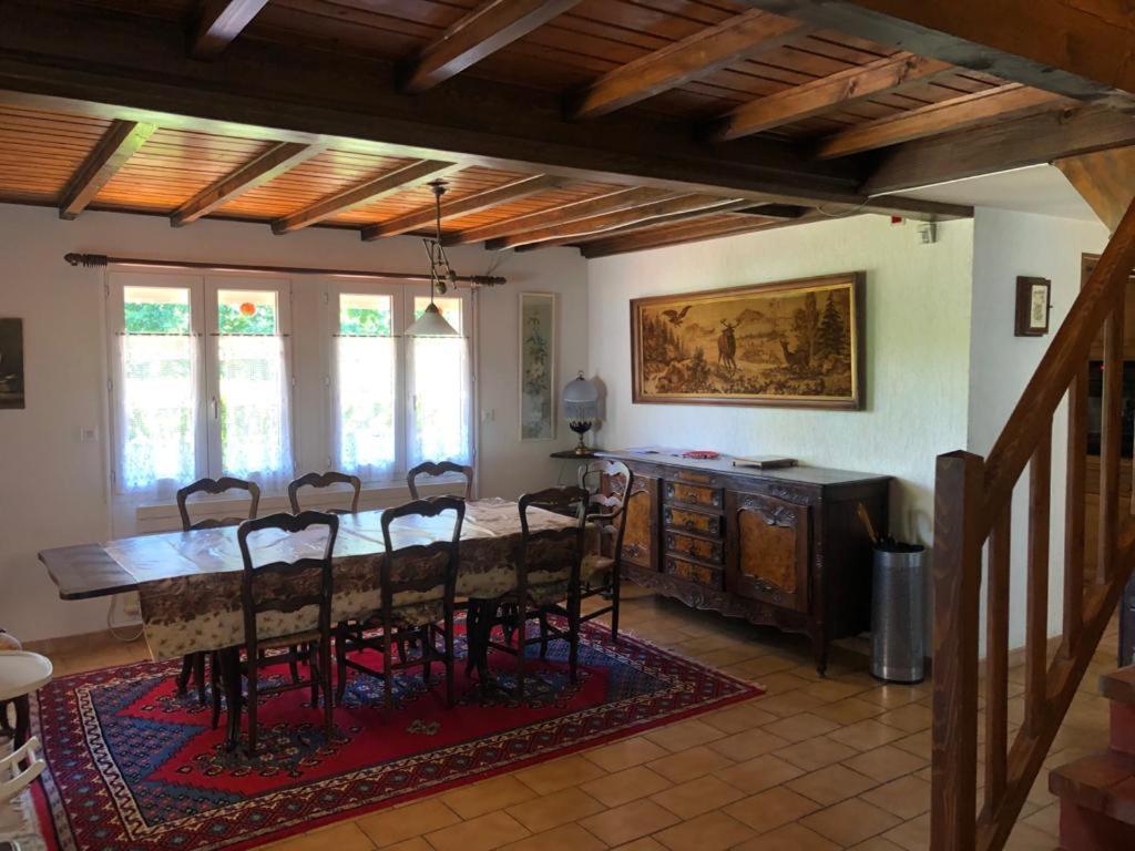Maison/Gîte familial dans le Jura à 200m du lac avec piscine privée Marigny  Extérieur photo