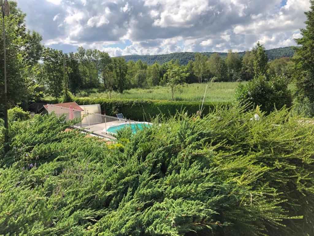 Maison/Gîte familial dans le Jura à 200m du lac avec piscine privée Marigny  Extérieur photo